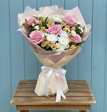 Букет цветов из:  Гвоздики, Орхидеи и Розы #REPLACE_PRED# Митрополье