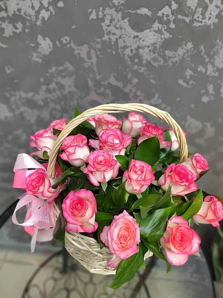 Цветочная композиция из Розы в корзине в Митрополье