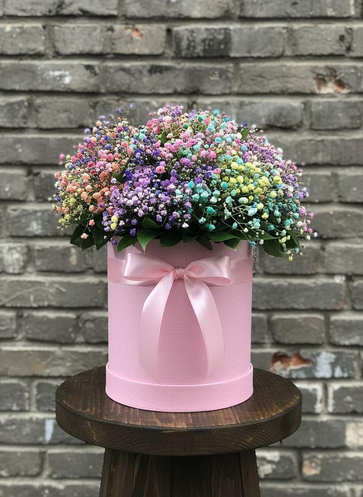 Цветочная композиция из Гипсофила и Розы в шляпной коробке в Митрополье