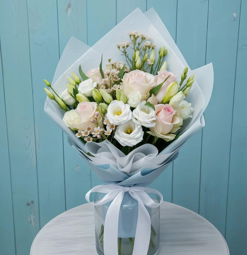 Букет цветов из: Розы и Лизиантусы в Митрополье