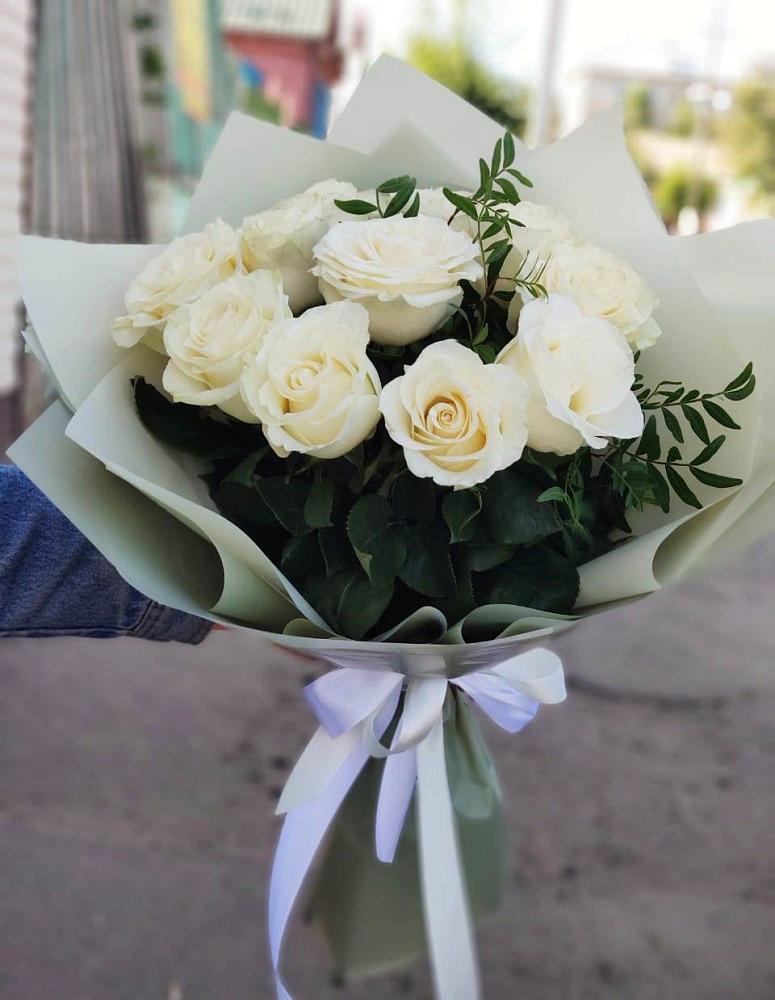 Букет Белые розы Проуд в Митрополье