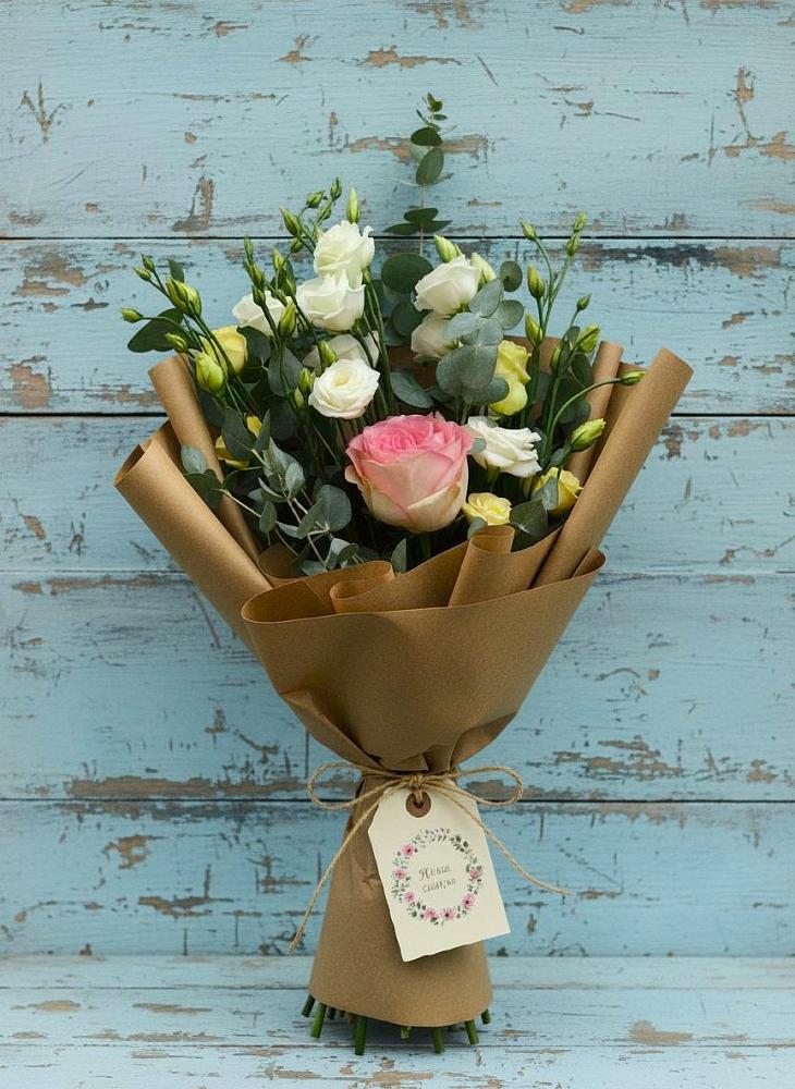 Букет цветов из: Розы и Лизиантусы в Митрополье