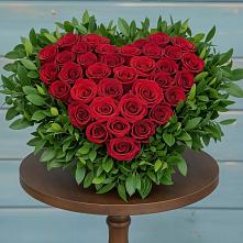 Цветочная композиция из Розы в виде сердца в Митрополье