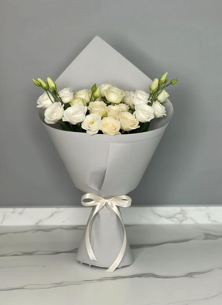 Букет цветов из: Розы и Лизиантусы в Митрополье