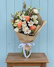 Букет цветов из:  Альстромерии, Лизиантусы, Розы и Хризантемы в Митрополье