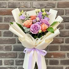 Букет цветов из:  Лизиантусы и Розы #REPLACE_PRED# Митрополье