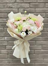 Букет цветов из:  Гвоздики, Розы, Лизиантусы и Хризантемы в Митрополье