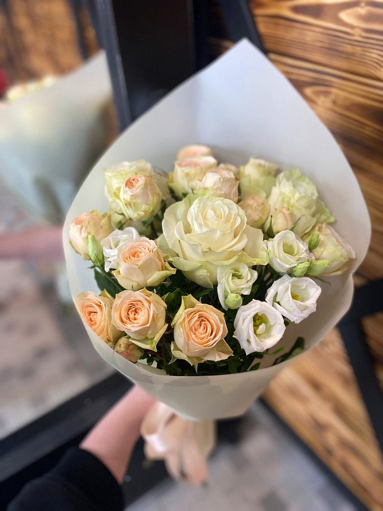 Букет цветов из: Розы и Лизиантусы в Митрополье